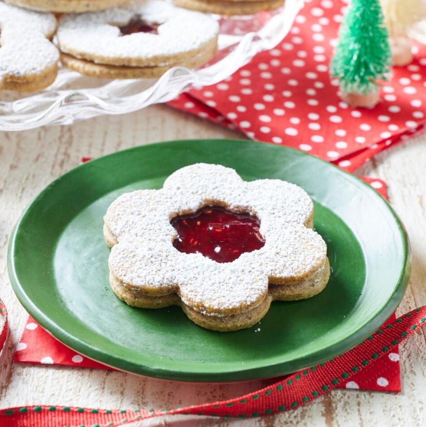 linzer cookies on green plate