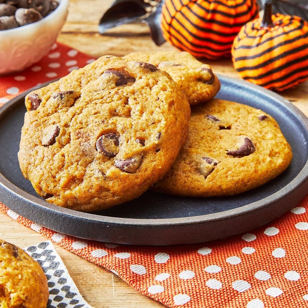 thanksgiving cookies pumpkin chocolate chip cookies
