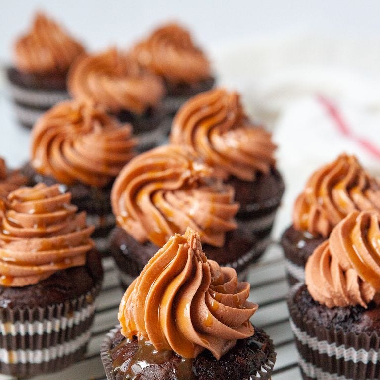 caramel macchiato cupcakes on wire rack