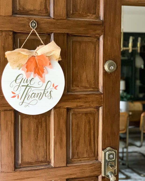 Give thanks sign clinging to thanksgiving decoration window