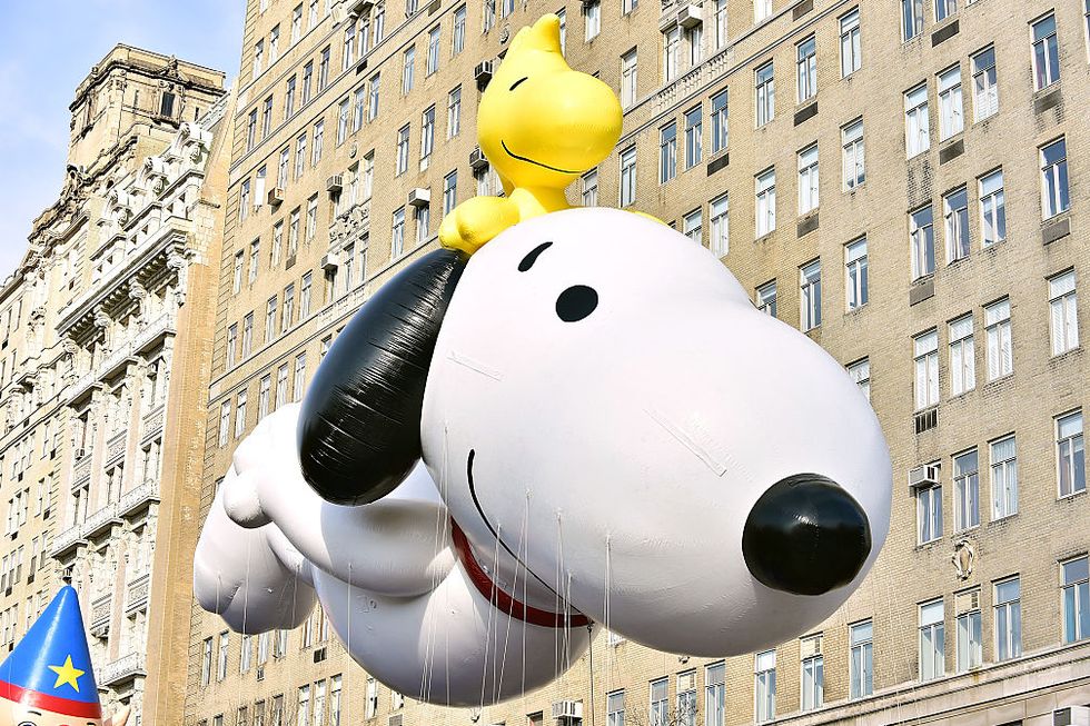 thanksgiving day fun facts   macy's thanksgiving day parade featuring snoopy balloon