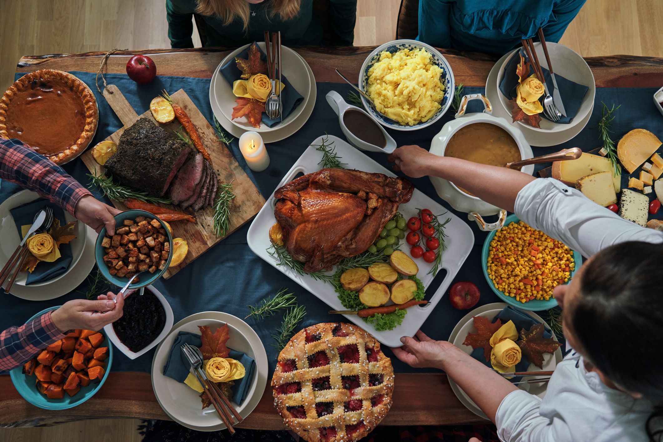 Where to get Thanksgiving meals to go; dine out on Thanksgiving