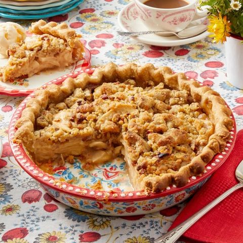 dreamy apple pie in red floral pie pan