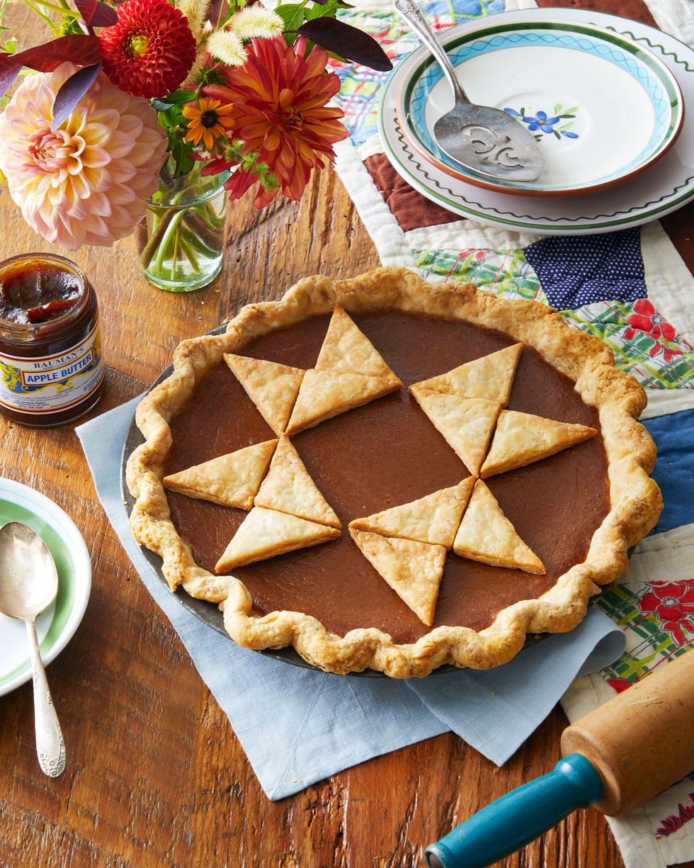 apple butter thanksgiving pie with crust on top that resembles a quilt square