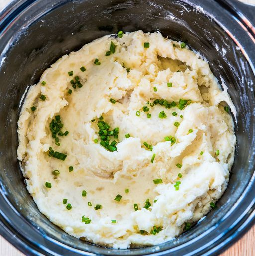 https://hips.hearstapps.com/hmg-prod/images/thanksgiving-slow-cooker-recipes-slow-cooker-mashed-potatoes-1628523975.jpeg?crop=0.66796875xw:1xh;center,top&resize=980:*