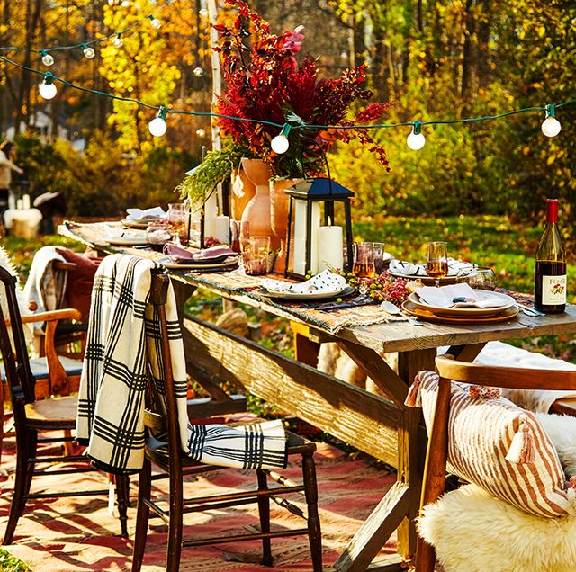 https://hips.hearstapps.com/hmg-prod/images/thanksgiving-table-settings-1664463866.jpg?crop=0.670xw:1.00xh;0.202xw,0&resize=640:*