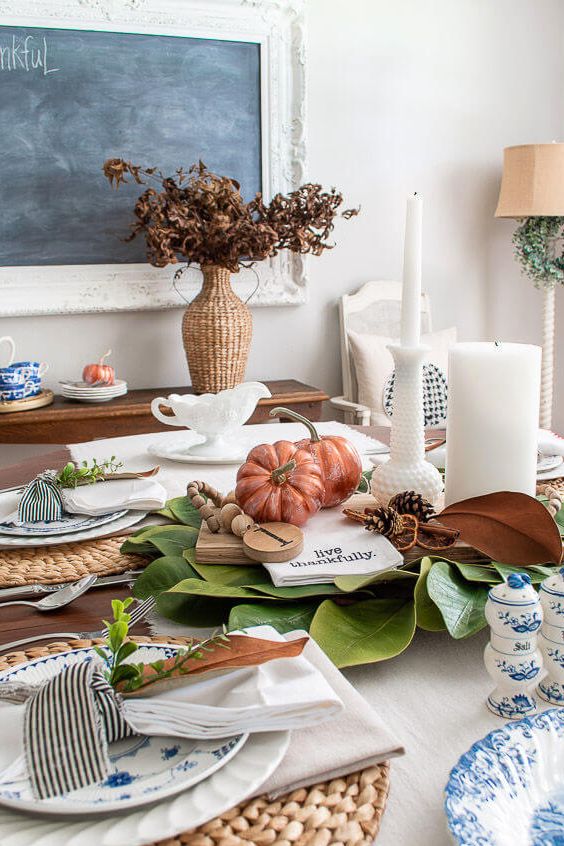 https://hips.hearstapps.com/hmg-prod/images/thanksgiving-table-settings-copper-accents-1630361111.jpeg?crop=0.939xw:0.940xh;0,0.00568xh&resize=980:*