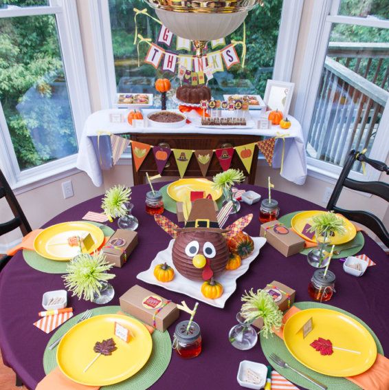 https://hips.hearstapps.com/hmg-prod/images/thanksgiving-tables-for-kids-the-party-teacher-1629301498.jpeg?crop=1.00xw:0.667xh;0,0.0759xh&resize=980:*