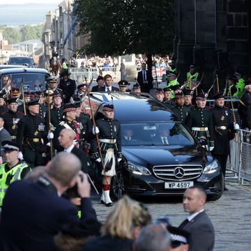 procession of her majesty the queen elizabeth ii's coffin to st giles cathedral