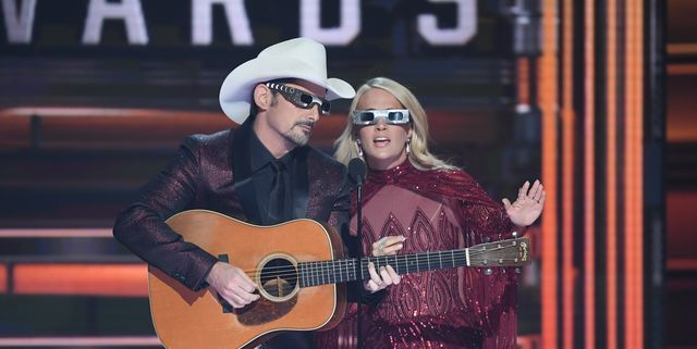 CMA Awards 2016: All About Carrie Underwood and Brad Paisley's Opener - ABC  News