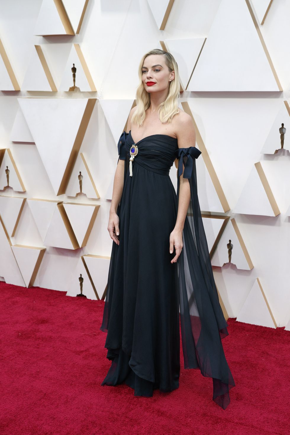 Margot Robbie's Vintage Chanel Dress at the Oscars 2020