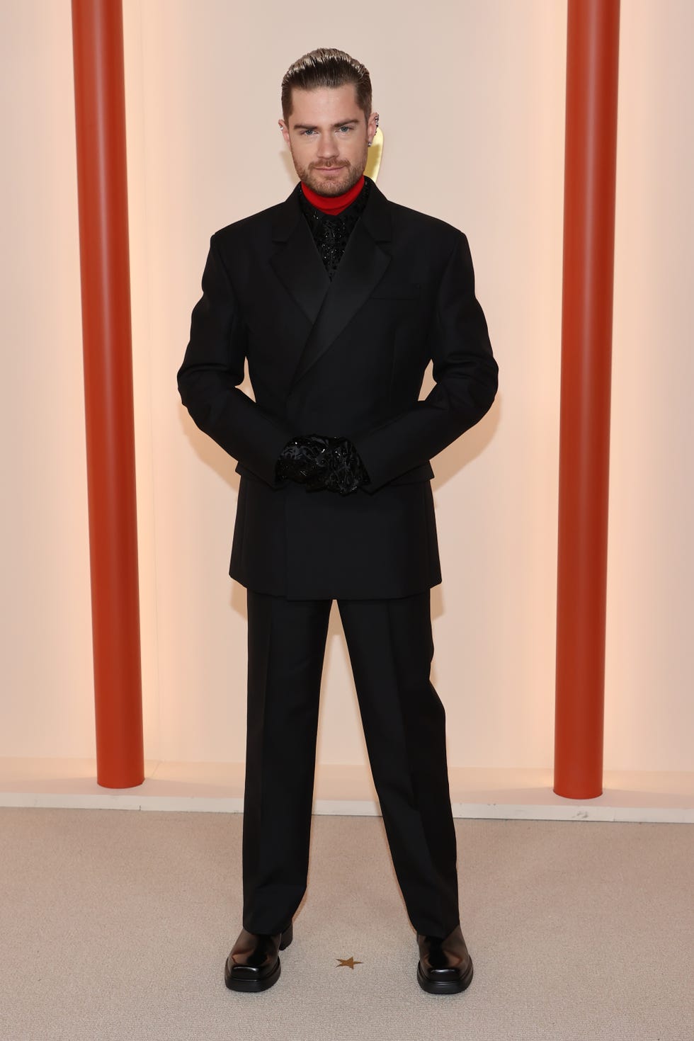lukas dhont en la gala de los oscar 2023