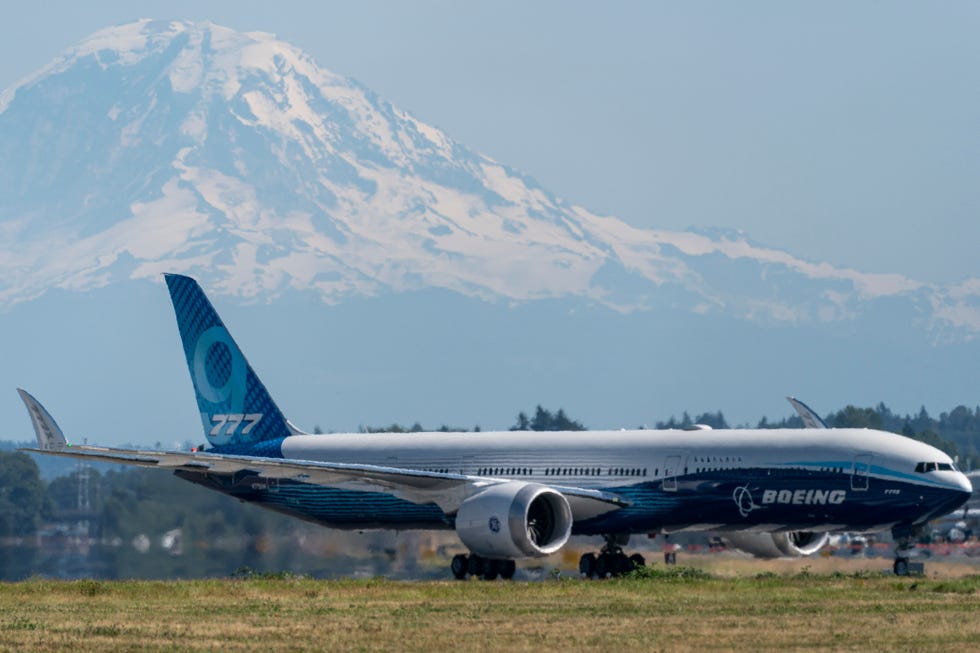 world's biggest planes  15 planes that dominate the skies