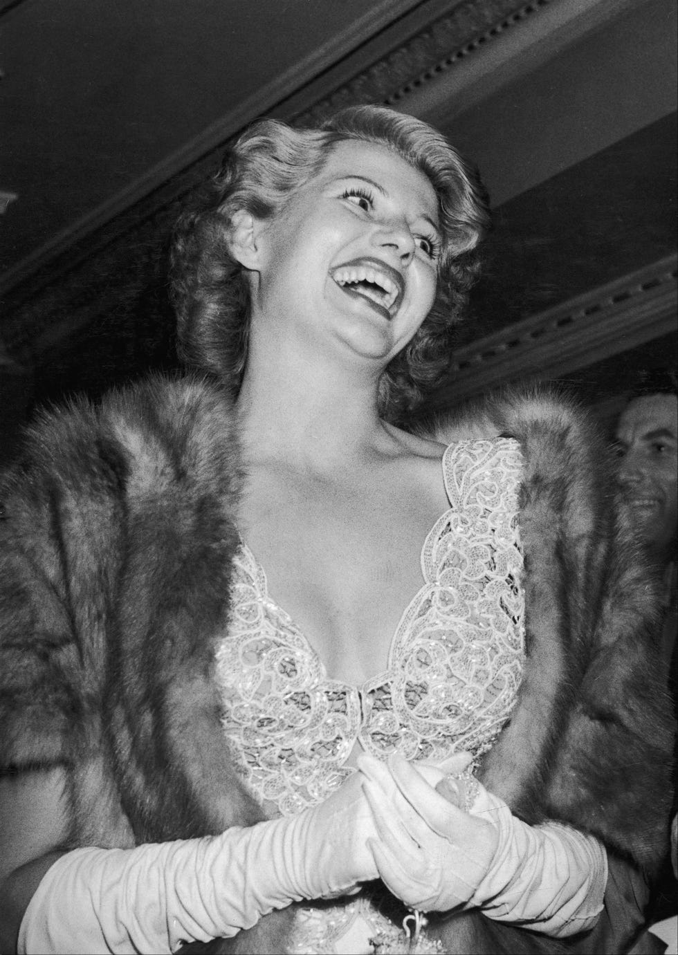 Los looks inolvidables de Rita Hayworth, la diva de Hollywood en los años 40