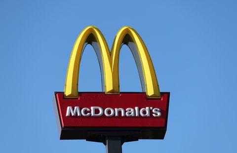 an image of an outside sign for a mcdonalds restaurant