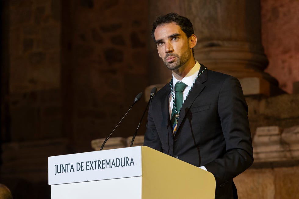presentation of the medals of extremadura on the occasion of the community day in merida