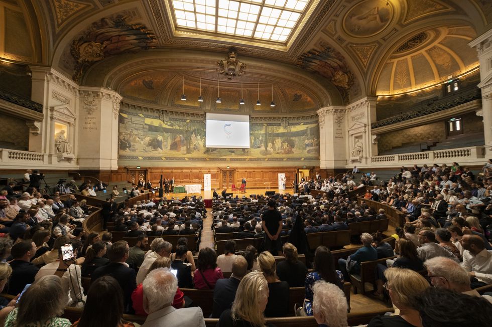 2023年6月受章式が行われたパリのソルボンヌ大学の講堂