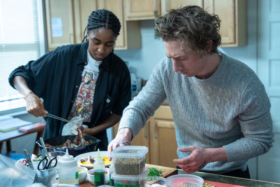 “the bear” — “sundae” — season 2, episode 3 airs thursday, june 22nd pictured l r ayo ebebiri as sydney adamu, jeremy allen white as carmen “carmy” berzatto cr chuck hodesfx