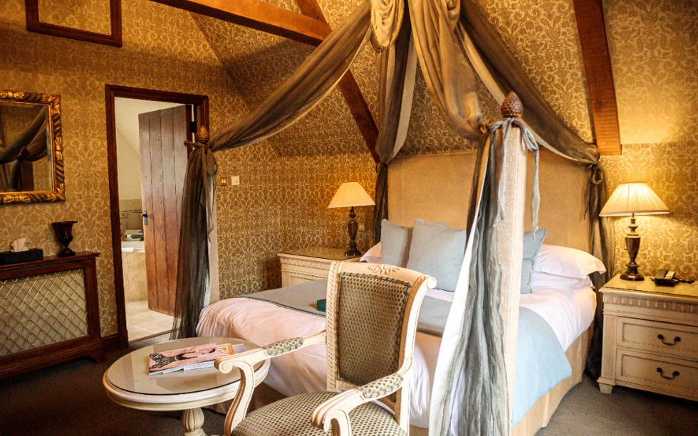 four poster bed in langshott manor