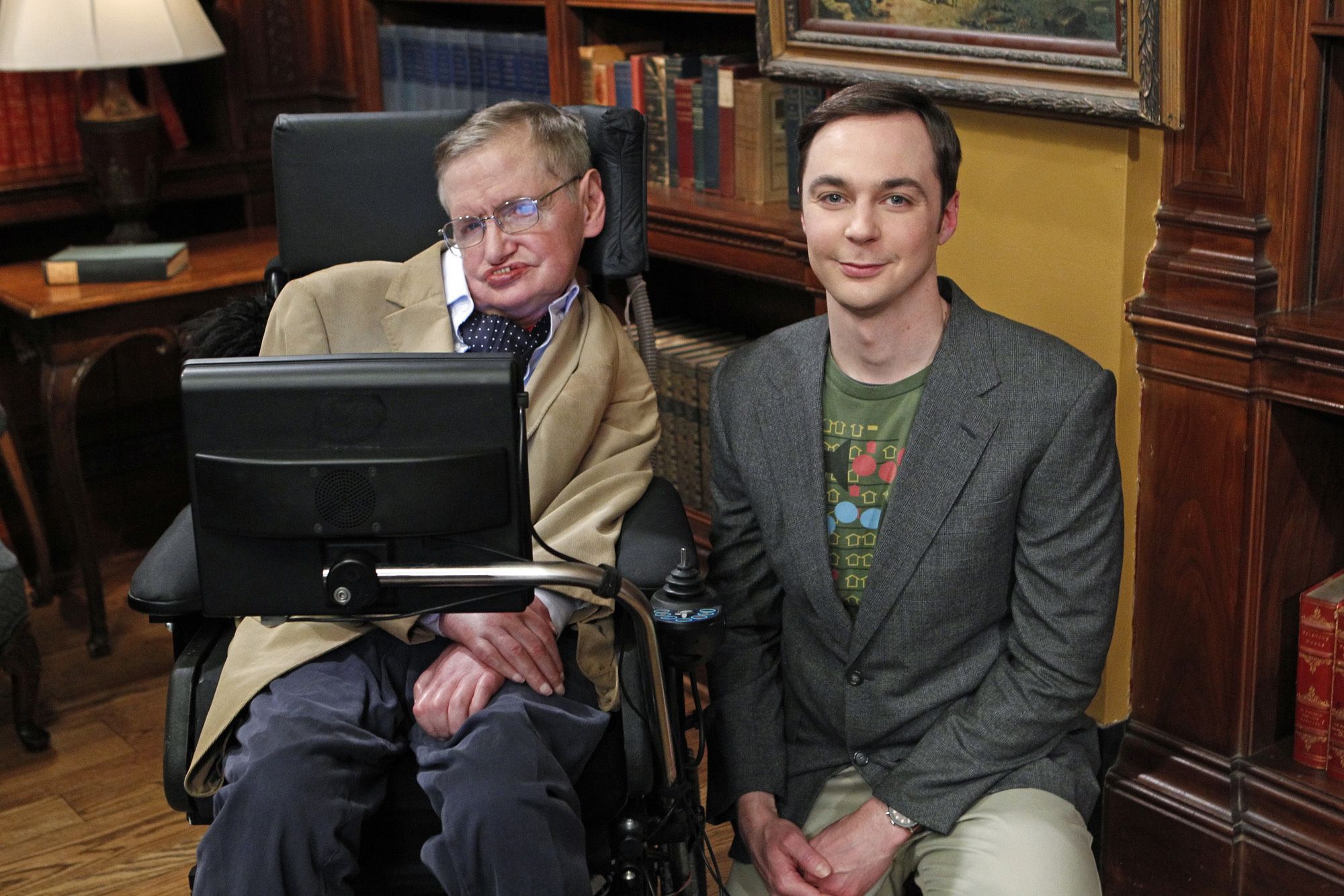 https://hips.hearstapps.com/hmg-prod/images/the-big-bang-theory-stephen-hawking-1557757148.jpg