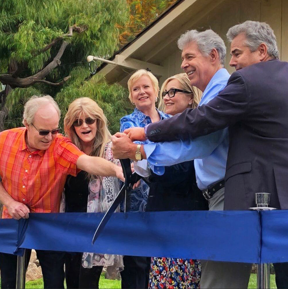 'Brady Bunch' Star Maureen McCormick Thanks Fans for 'A Very Brady  Renovation'