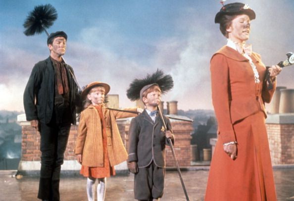 Julie Andrews, Karen Dotrice, Matthew Garber, and Dick Van Dyke in Mary Poppins.