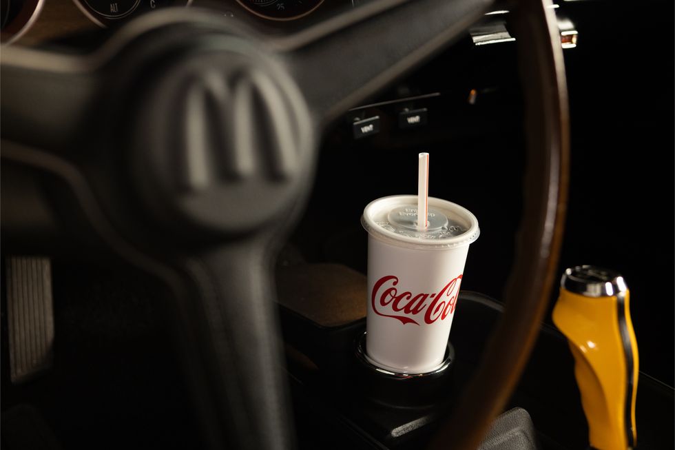 McDonald utilise une Cuda 1970, pour ses publicités... The-burgercuda-coca-cola-65bbfd0e51179