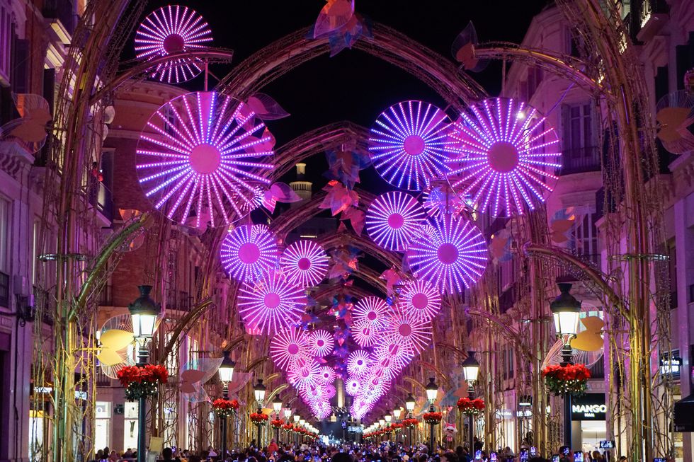 luces de navidad en la calle larios, en málaga