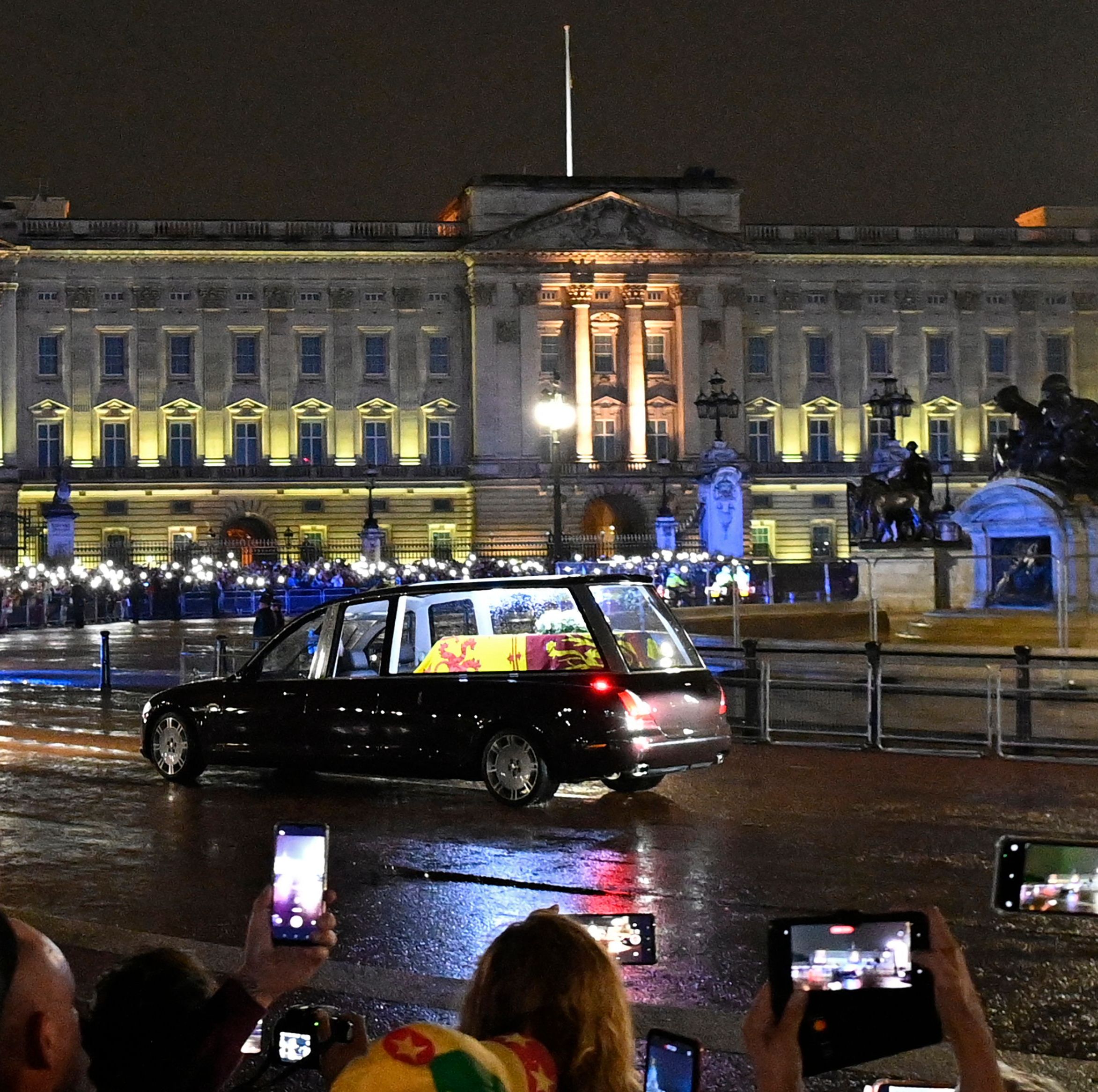 Queen Elizabeth Makes One Final Trip Home to Buckingham Palace