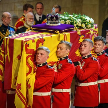 The Coffin Carrying Queen Elizabeth II Is Transferred From Buckingham Palace To The Palace Of Westminster the coffin carrying queen elizabeth ii is transferred from buckingham palace to the palace of westminster