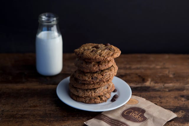 Food, Cookies and crackers, Chocolate chip cookie, Snack, Peanut butter cookie, Dish, Oatmeal-raisin cookies, Cookie, Dessert, Anzac biscuit, 