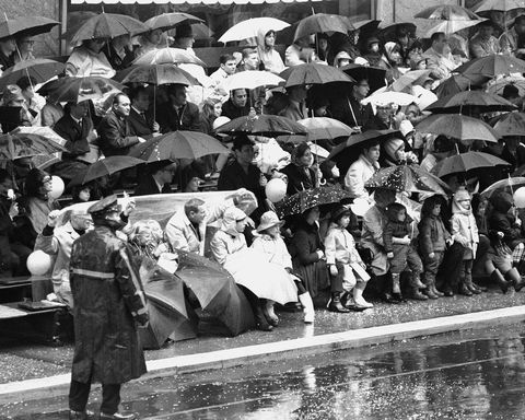 rainy day at the thanksgiving parade in 1967, crowds with umbrellas