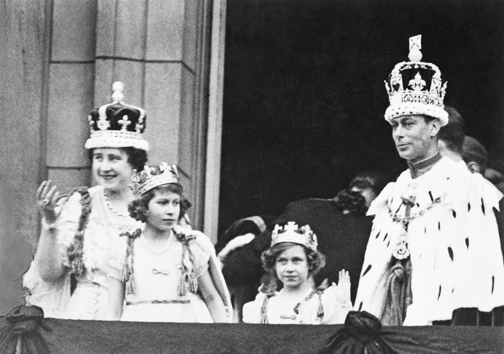 king george vi and family in royal regalia