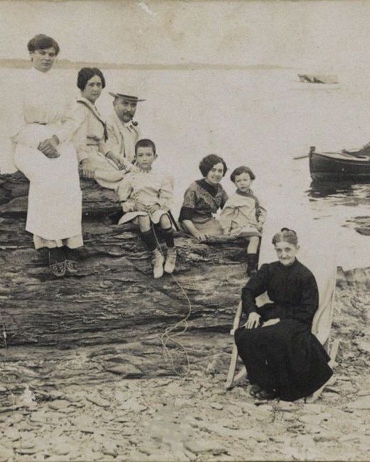 The Dali Family In Cadaques