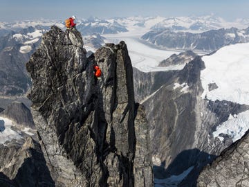 tommy caldwell en alex honnold beklimmen de devil's thumb