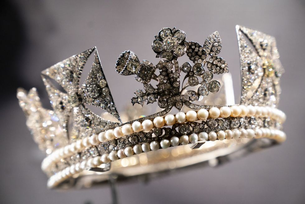 Kohinoor Diamond's Inclusion in Queen Consort's Crown Could Spark  Controversy