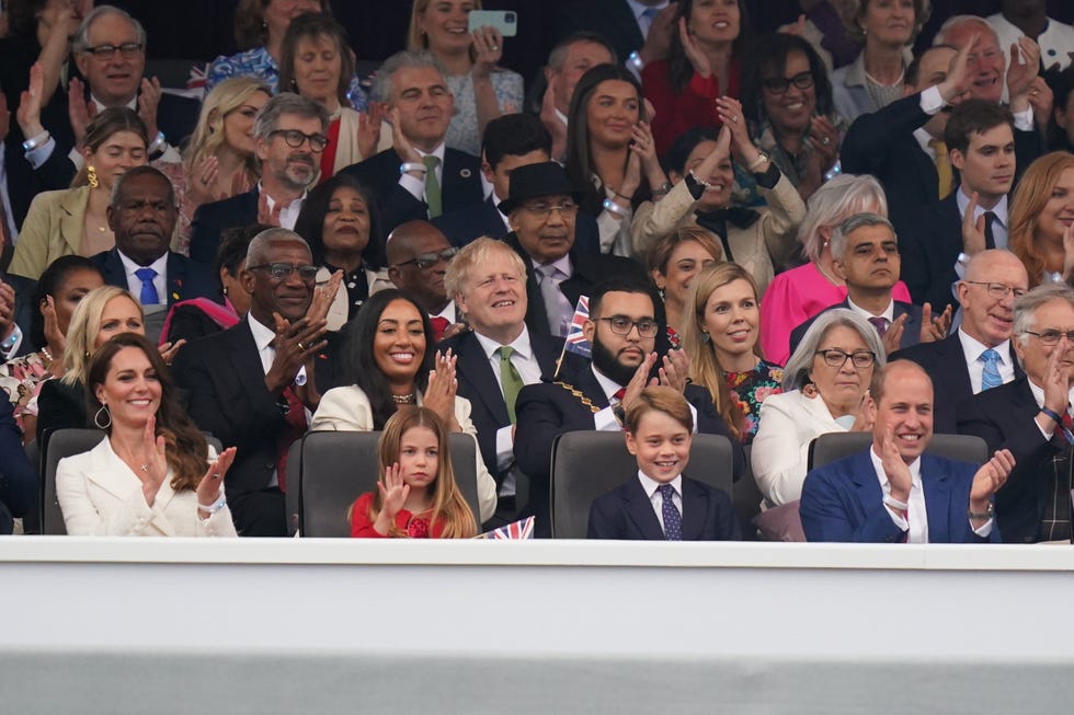 all-the-best-photos-of-the-royal-family-at-the-platinum-party-at-the