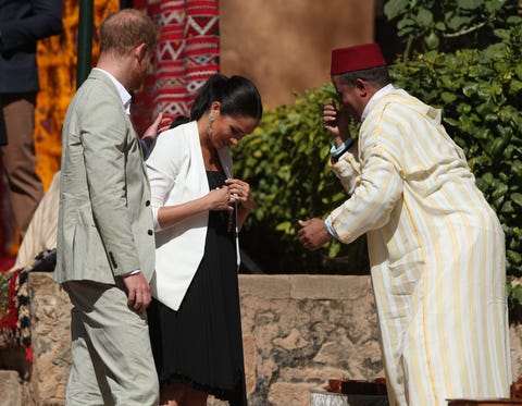 Meghan Markle & Prince Harry's Adorable PDA in Morocco, Holding Hands ...