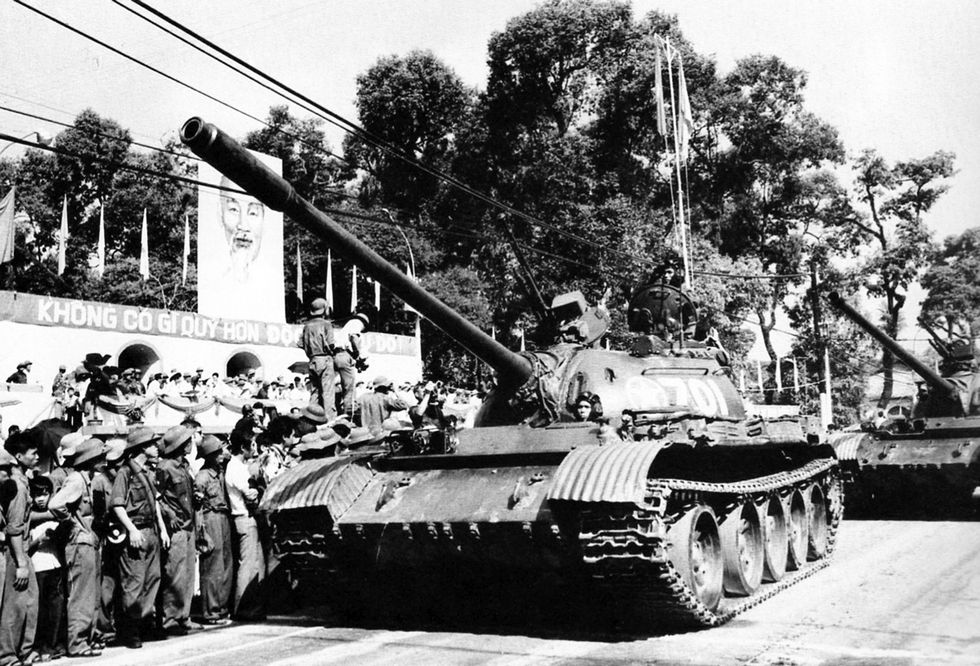 vietnam north vietnamese t54 tanks on a victory parade through the streets of saigon, april 1975