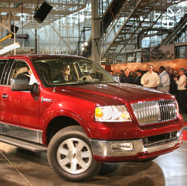 lincoln begins manufacturing luxury pickup truck