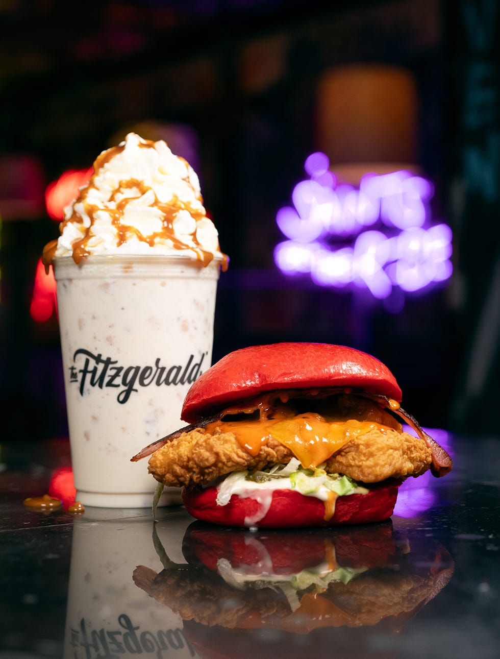 hamburguesa y batido de the fitzgerald para halloween 2023