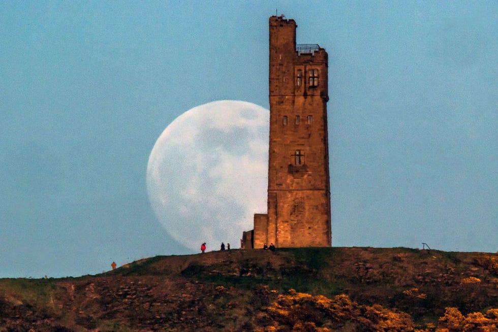 Gorgeous Pictures of May’s Super Flower Moon Around the World