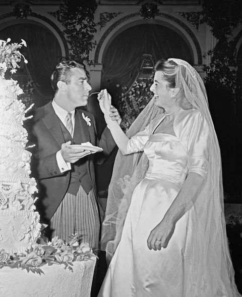 patricia and peter lawford with wedding cake
