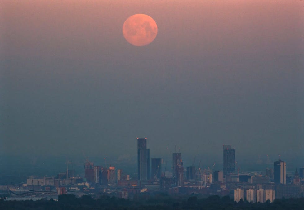 Gorgeous Pictures of May’s Super Flower Moon Around the World