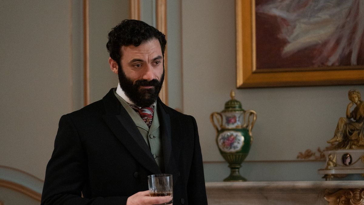 The Gilded Age star responds to episode 3's twist