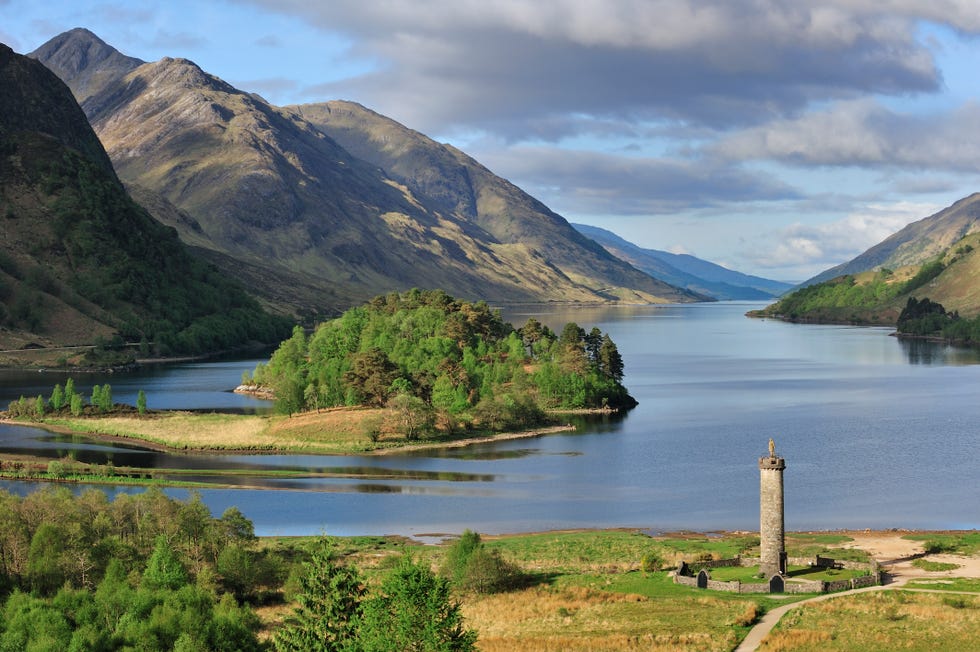 the glenfinnan monument on the shores of loch shiel