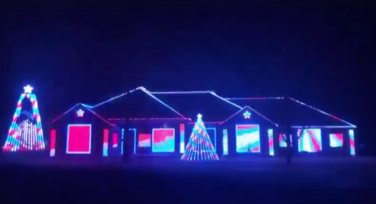 "The Greatest Showman" Inspired One Family To Create A Christmas Light