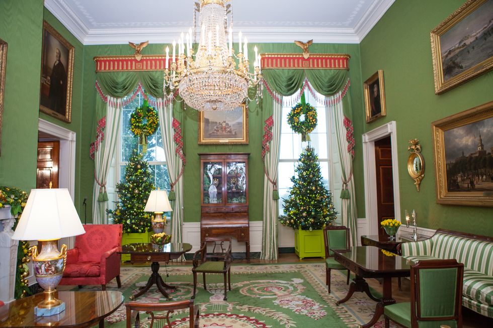 the white house is decorated for the 2016 holiday season