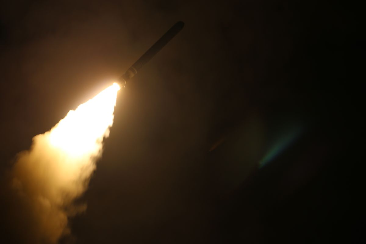uss laboon fires a tomahawk land attack missile
