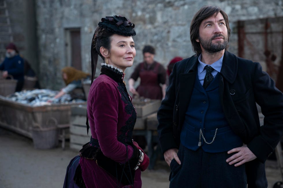 mary (claire cooper)  sam (liam mcmahon) hardacresas